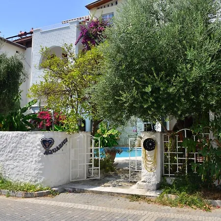 Aquarius Aparthotel 4*