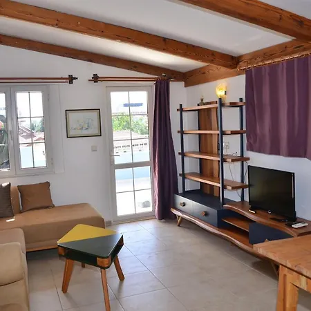 Aquarius 4* Side