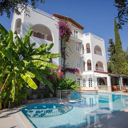 Aquarius Aparthotel 4*