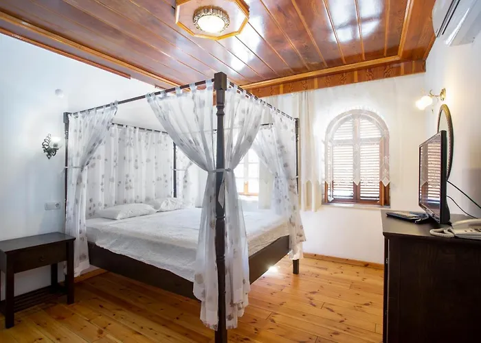 Aquarius Aparthotel 4*