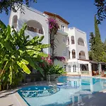 Aquarius Aparthotel 4*